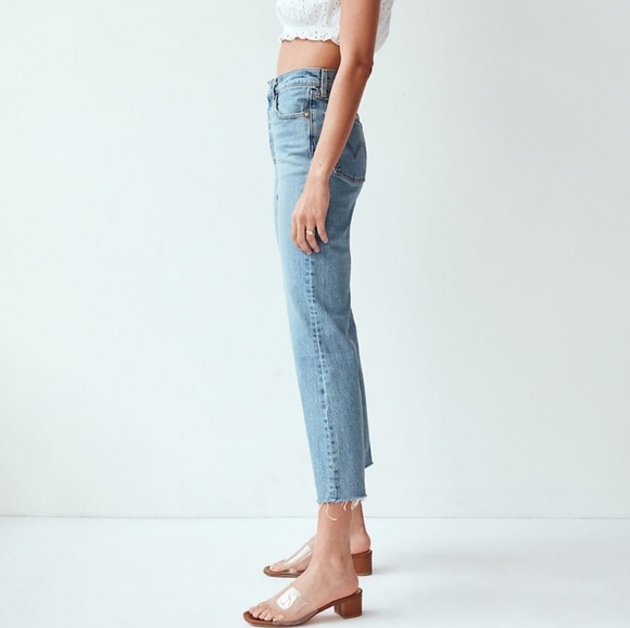 Levi's Ribcage High-Rise Crop Flare Jeans 29 - Picture 5 of 15